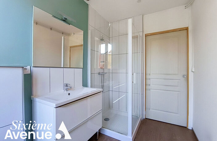 Immeuble avec local commercial et appartement 4 chambres — photo 4