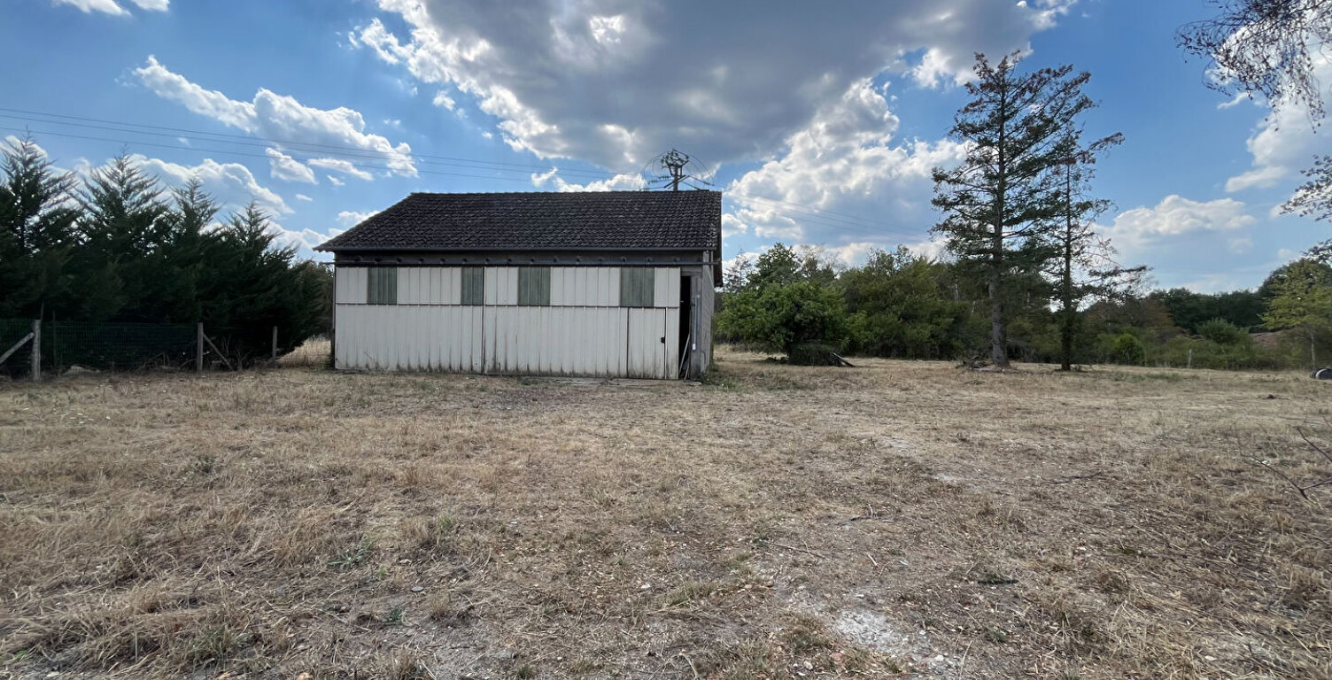 Local / Entrepôt avec grand terrain Brinon-sur-Sauldre — photo 1