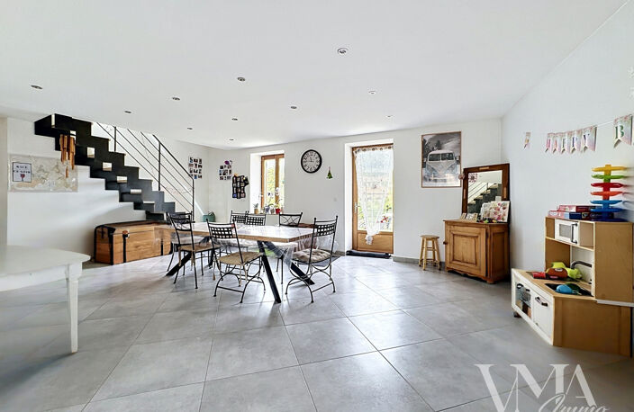 Morancé (69480)   Maison en pierre entièrement rénovée avec — photo 2