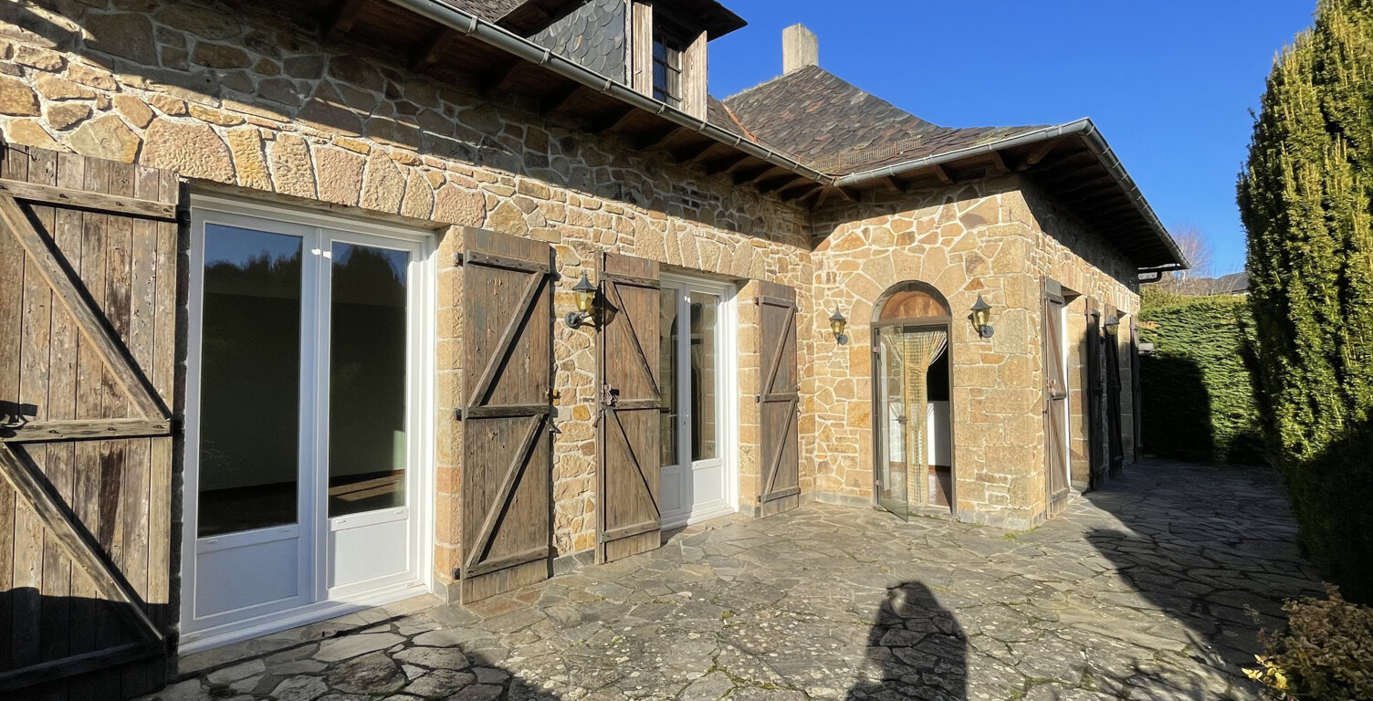 RIEUPEYROUX : TYPE 5 A L'ETAGE D'UNE MAISON — photo 1