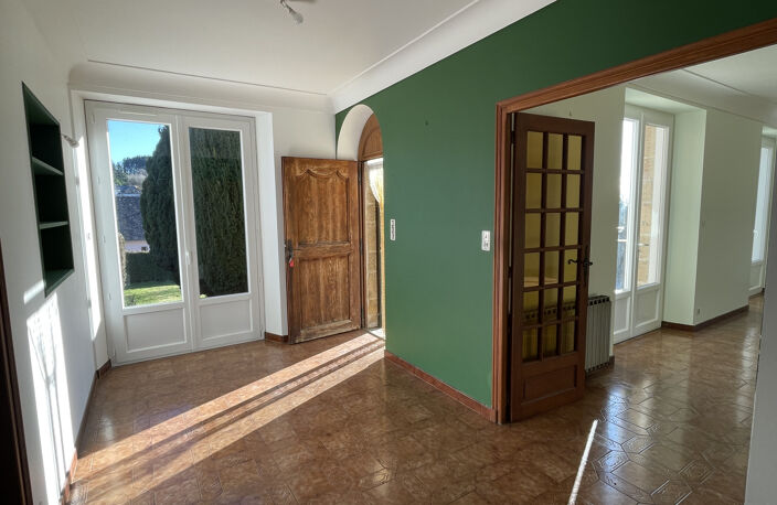 RIEUPEYROUX : TYPE 5 A L'ETAGE D'UNE MAISON — photo 5