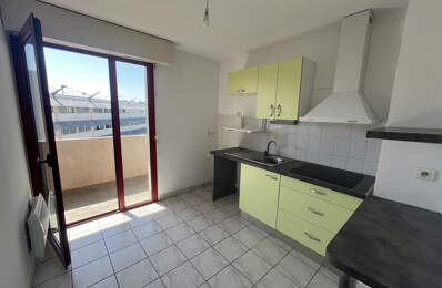 T2 avec balcon et garage   Centre de Bourran — photo du bien