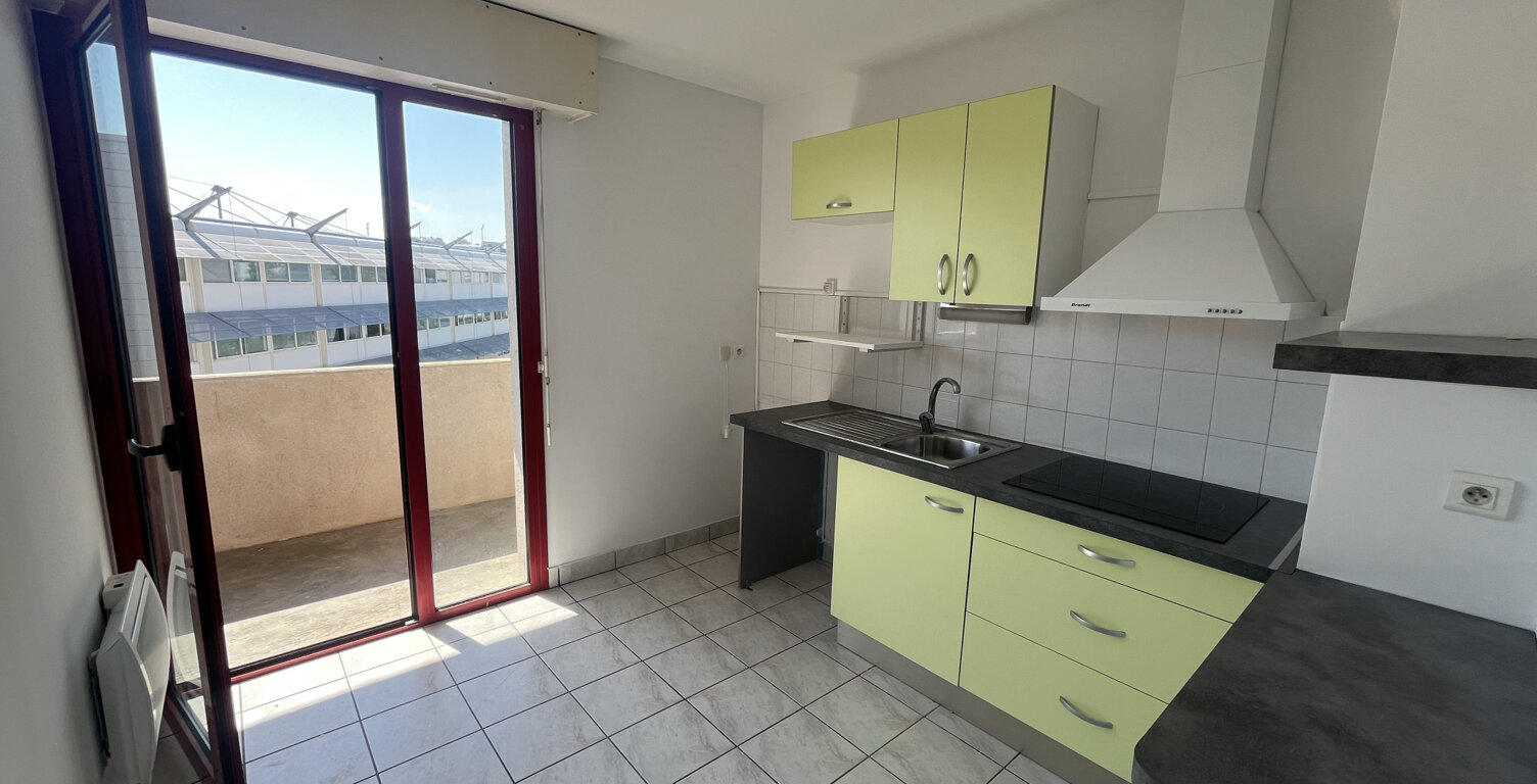 T2 avec balcon et garage   Centre de Bourran — photo 1