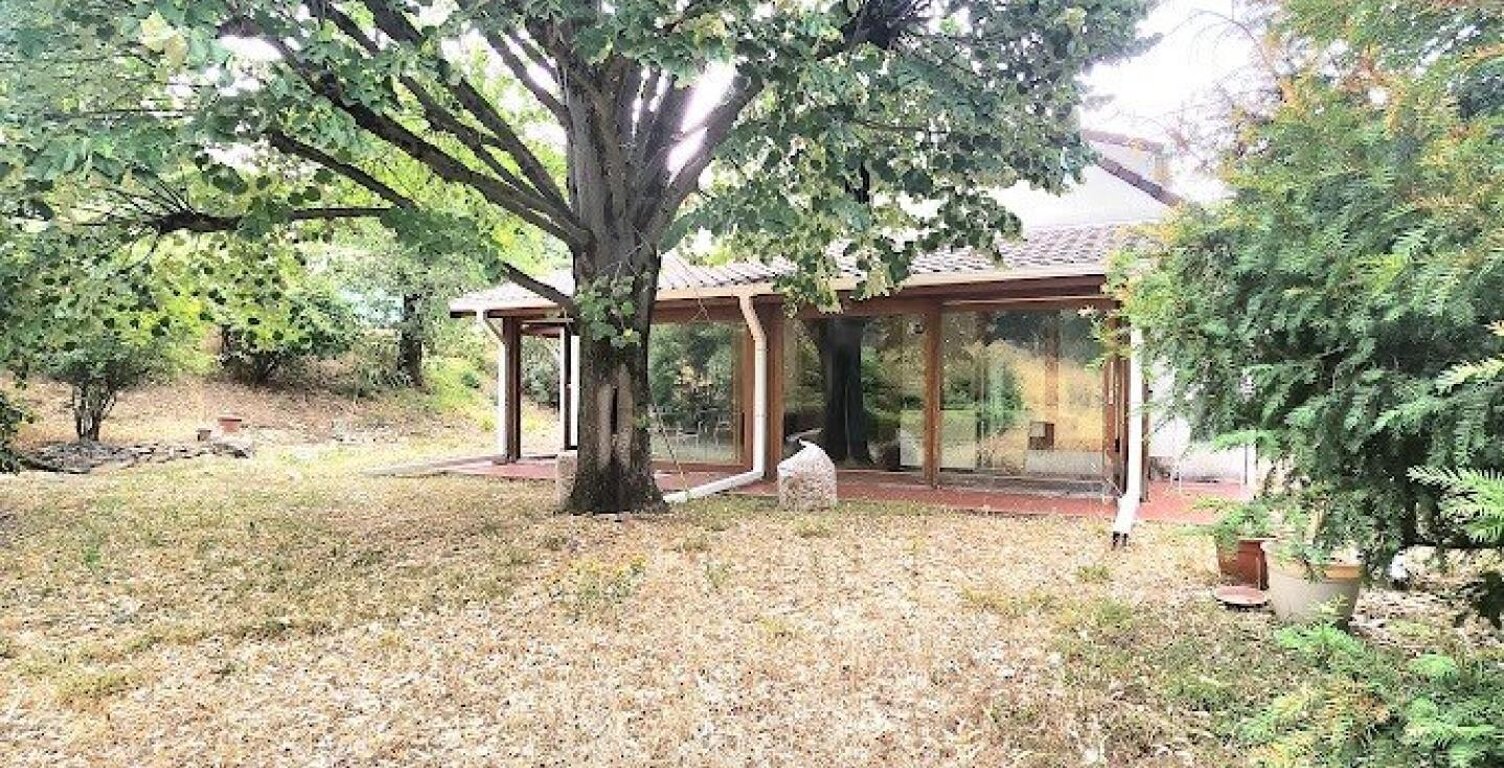 GROS POTENTIEL POUR CETTE MAISON SUR UN TERRAIN CONSTRUCTIBLE — photo 1