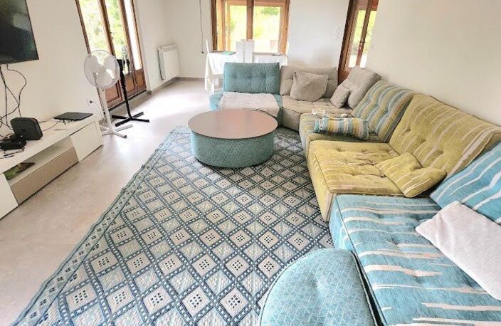 GROS POTENTIEL POUR CETTE MAISON SUR UN TERRAIN CONSTRUCTIBLE — photo 4