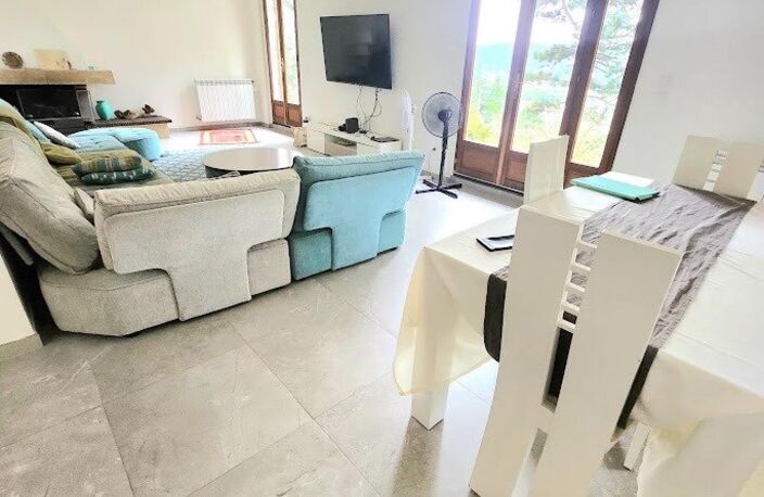 GROS POTENTIEL POUR CETTE MAISON SUR UN TERRAIN CONSTRUCTIBLE — photo 5