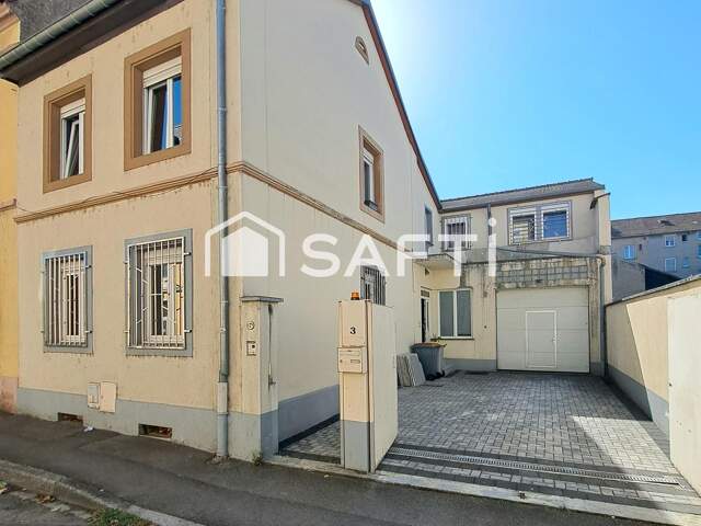MULHOUSE  MAISON FAMILIALE AUX VOLUMES GÉNÉREUX !  169 m² habitables  4 chambres  Double garage  3 stationnements  Terrain 194 m² — photo du bien