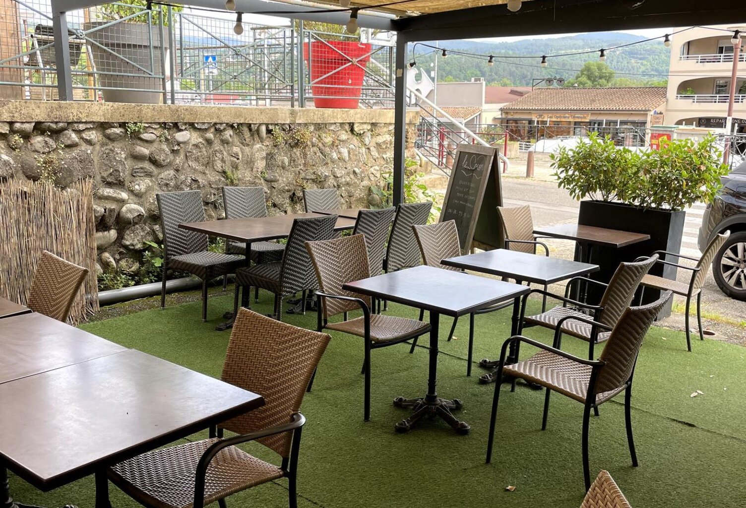 Restaurant axe routier avec terrasse, parking — photo 1