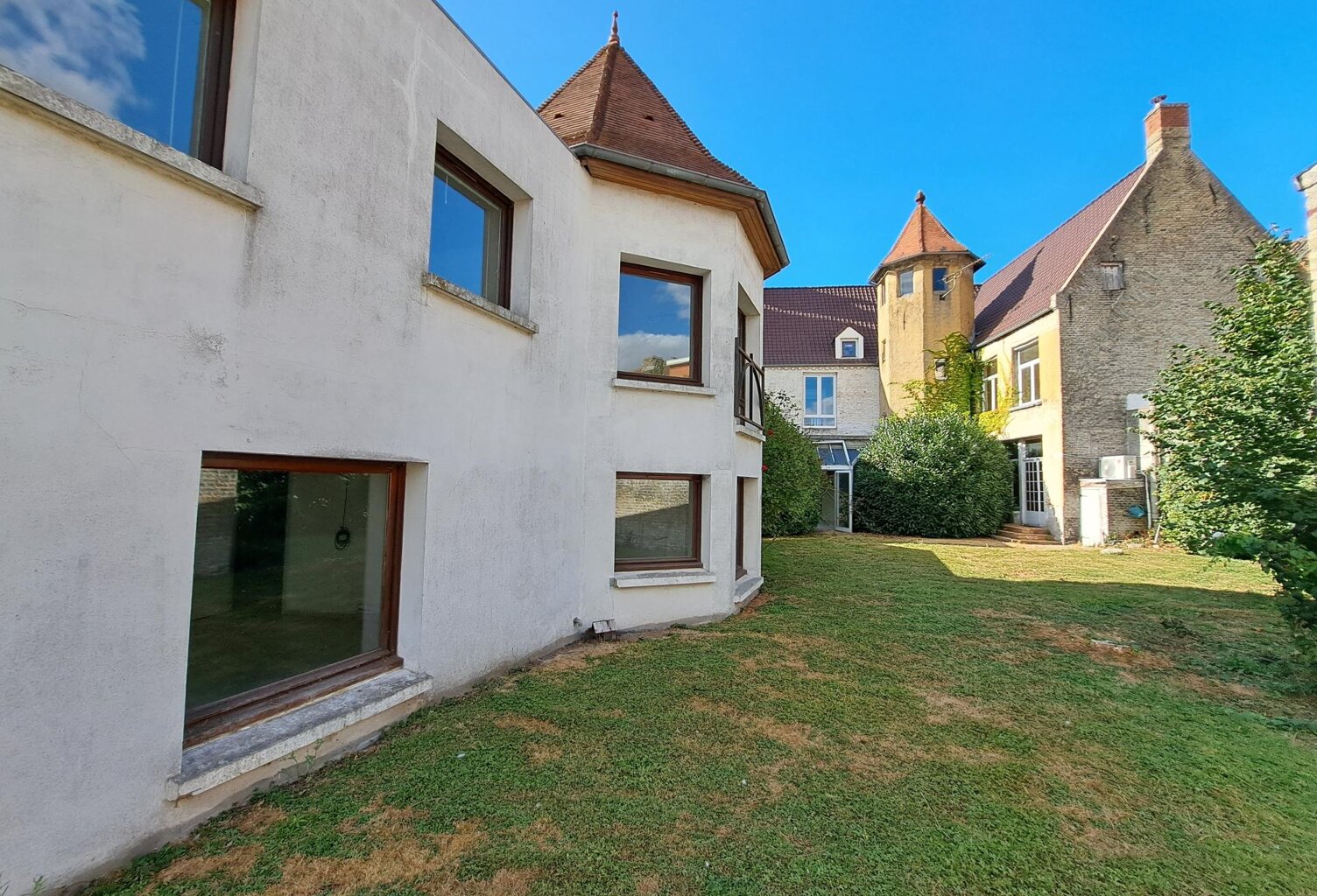 TRES BEL IMMEUBLE DE CARACTERE ! — photo 1