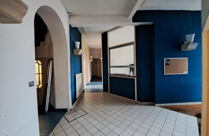 TRES BEL IMMEUBLE DE CARACTERE ! — photo 2