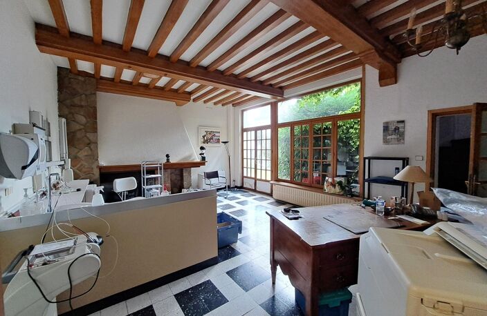 TRES BEL IMMEUBLE DE CARACTERE ! — photo 3