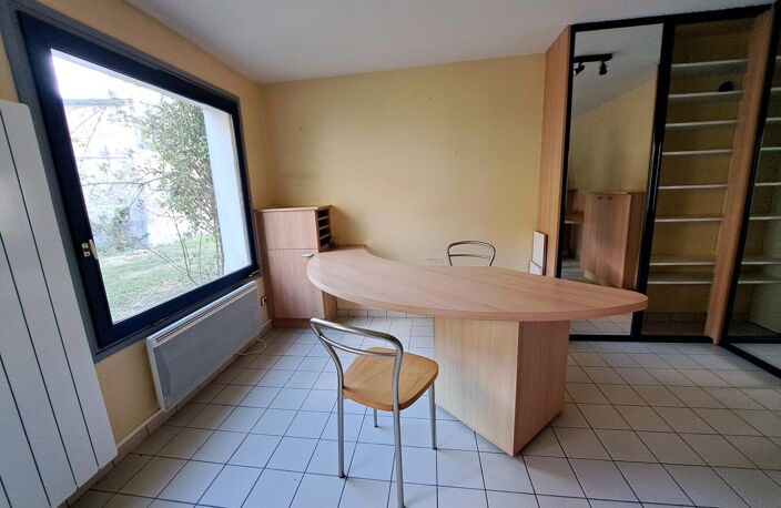 TRES BEL IMMEUBLE DE CARACTERE ! — photo 4