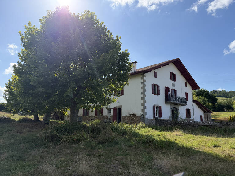 Corps de ferme bas navarrais du 19ième sur terrain de 4937 m2 — photo 1