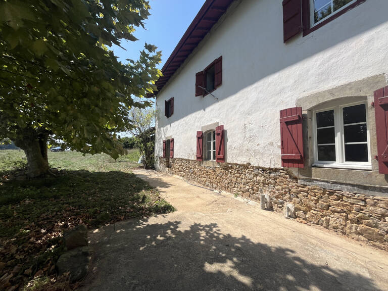 Corps de ferme bas navarrais du 19ième sur terrain de 4937 m2 — photo 1