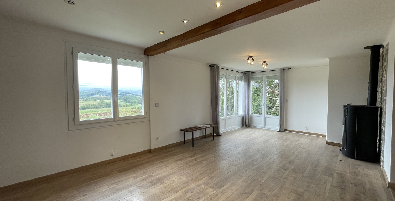 Maison sur deux niveaux avec jardin sur Béhasque-Lapiste — photo 1