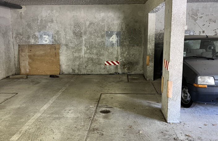 ROYAN - QUARTIER DU PARC - PARKING EN SOUS SOL - RARE — photo 2