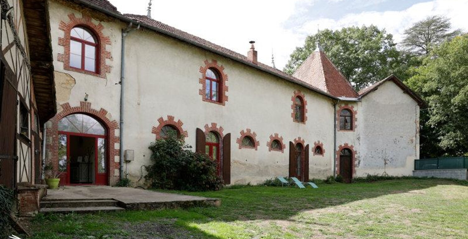Maison en pierre de 8 pièces principales — photo 1