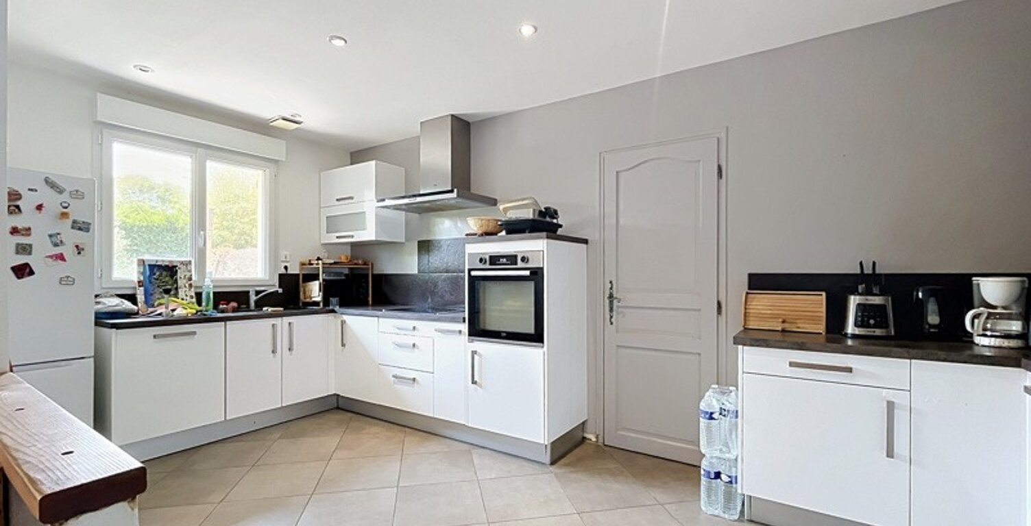Vente maison 5 pièces 138 m² Breuil-Magné (17870) — photo 1