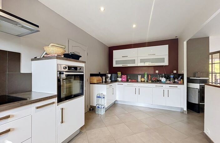 Vente maison 5 pièces 138 m² Breuil-Magné (17870) — photo 2