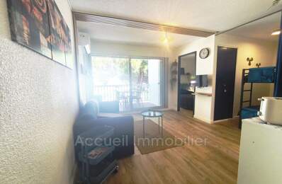 P2 cabine rénové, vendu meublé, avec agréable loggia.<BR>Toilette — photo du bien