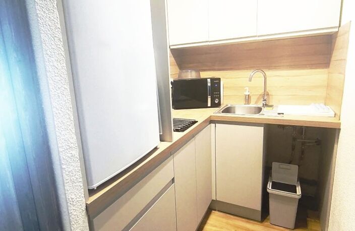 P2 cabine rénové, vendu meublé, avec agréable loggia.<BR>Toilette — photo 2