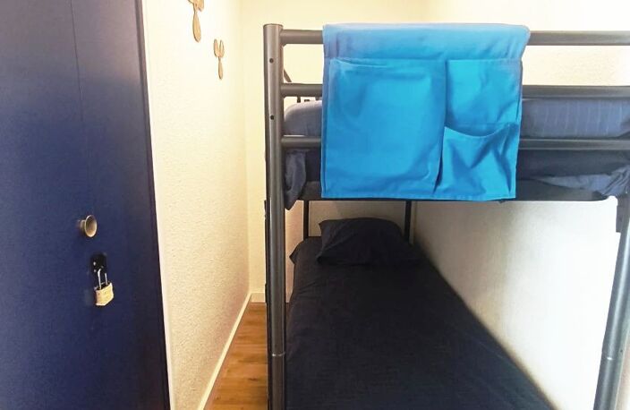 P2 cabine rénové, vendu meublé, avec agréable loggia.<BR>Toilette — photo 4