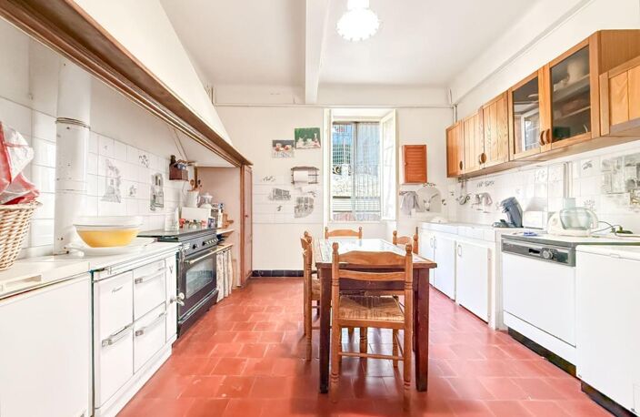 Maison de Maître à vendre à LUCERAM 160 m² 4 chambres jardins terrasses caves — photo 4