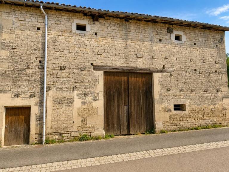 GRANGE ET TERRAIN, BEAU POTENTIEL — photo 1
