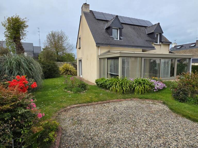 Maison de 101.52 m² plus une véranda de 14.50m² sur jardin clos de 552 m², 4 chambres. plages et commerces à pied — photo 1