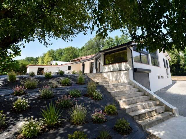 EXCLUSIVITÉ - MAISON ATYPIQUE RÉNOVÉE – 5 CHAMBRES – SOUS-SOL COMPLET – ENVIRONNEMENT PRIVILÉGIÉ — photo du bien