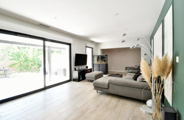 EXCLUSIVITÉ - MAISON ATYPIQUE RÉNOVÉE – 5 CHAMBRES – SOUS-SOL COMPLET – ENVIRONNEMENT PRIVILÉGIÉ — photo 5
