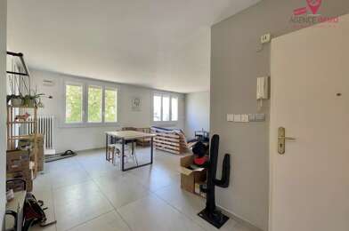 Appartement 3 pièces 900 €