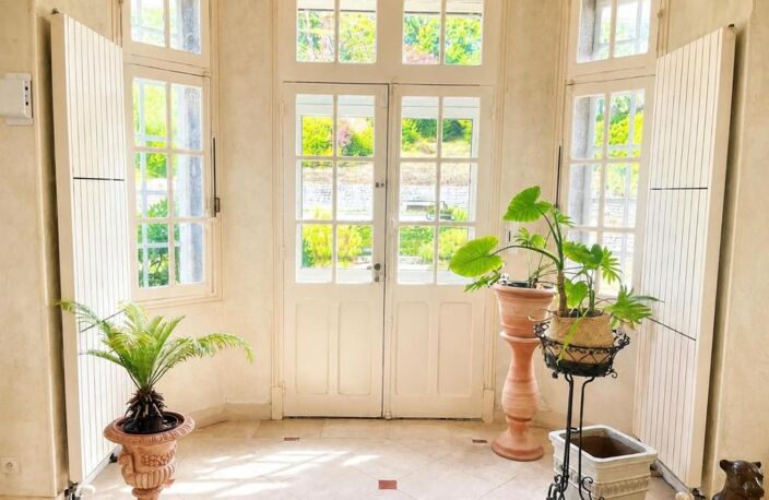 Élégante demeure de caractère avec piscine et vaste jardin - 5 chambres - Mouthiers sur Boëme (16) — photo 4
