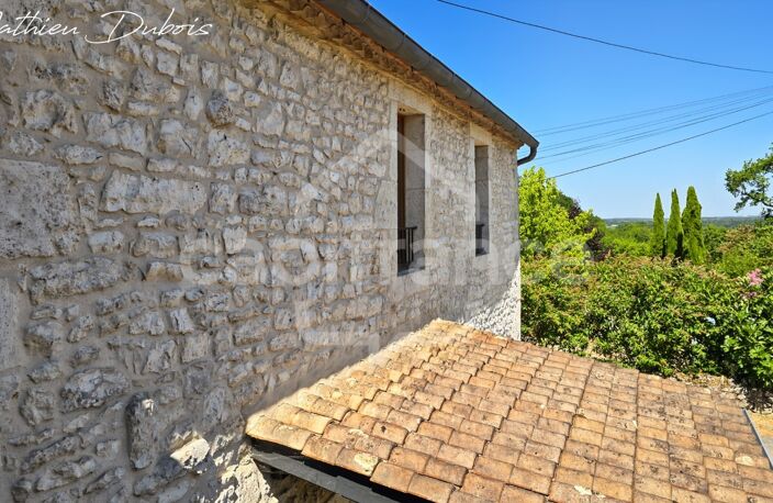 Maison en pierre rénovée avec vue sur les vignes, au cœur d’un village de caractère — photo 4