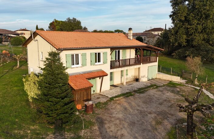 Maison traditionnelle - 3 chambres et bureau - Véranda - Garages - Jardin — photo 2