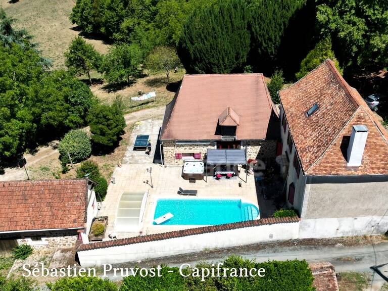 Dpt Dordogne (24), à vendre 11 pièces proche Thiviers (24) propriété de 325 m², terrain 22200 m², dépendance, piscine — photo 1