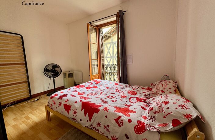 Immeuble en pierres, deux appartements de type 3, deux garages — photo 3