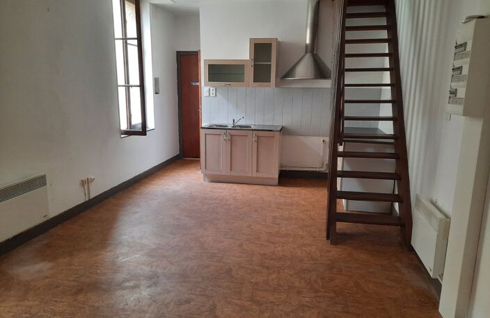 Immeuble en pierres, deux appartements de type 3, deux garages — photo 4