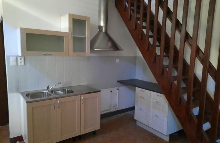 Immeuble en pierres, deux appartements de type 3, deux garages — photo 5