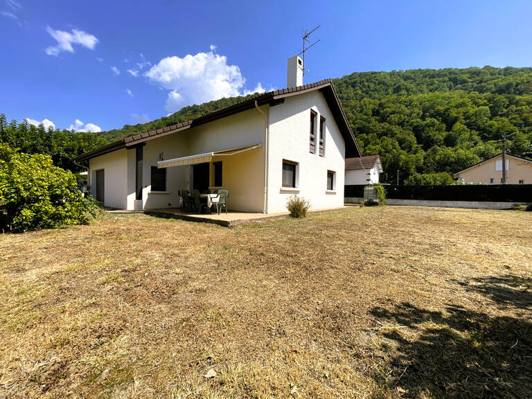 Maison individuelle et garage sur terrain clos — photo 1