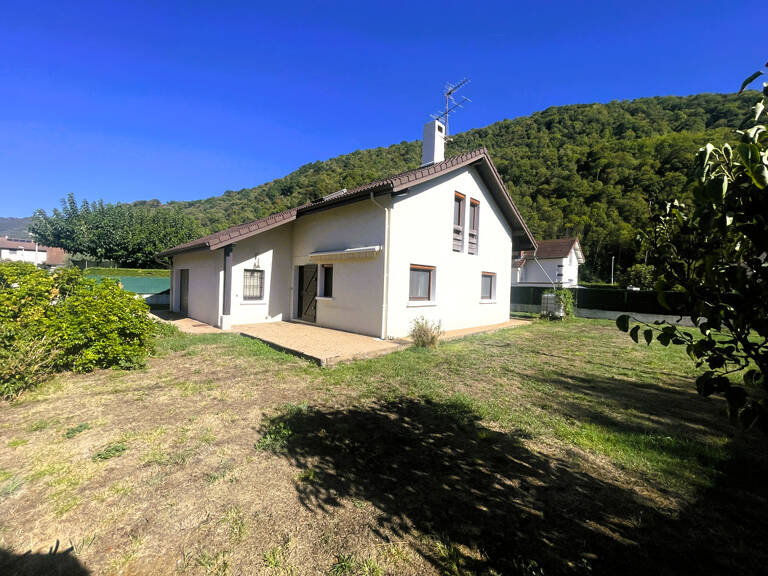 Maison individuelle et garage sur terrain clos — photo 1
