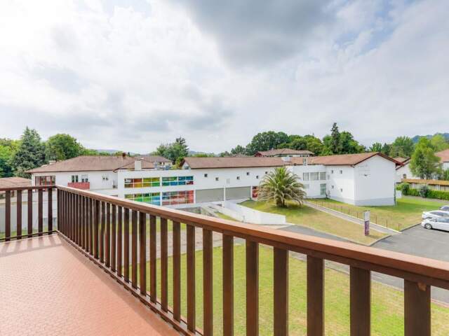 Appartement T4 CAMBO-LES-BAINS – 77 m² avec balcon, grenier et stationnement — photo du bien