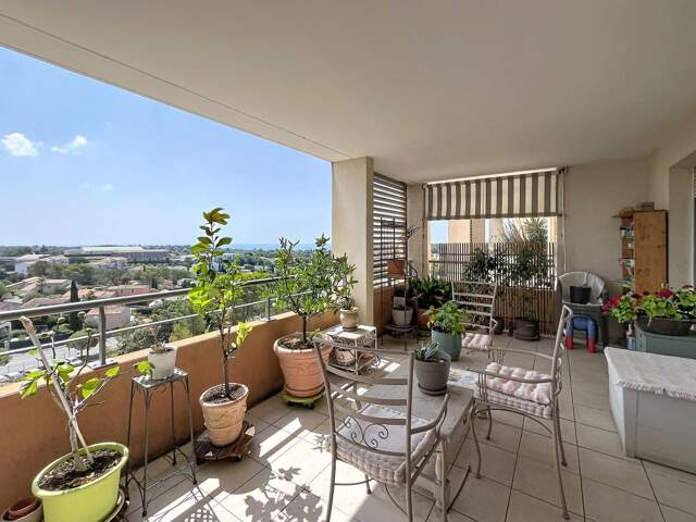 Appartement À Vendre dans les Hauteurs de Saint Raphael — photo du bien