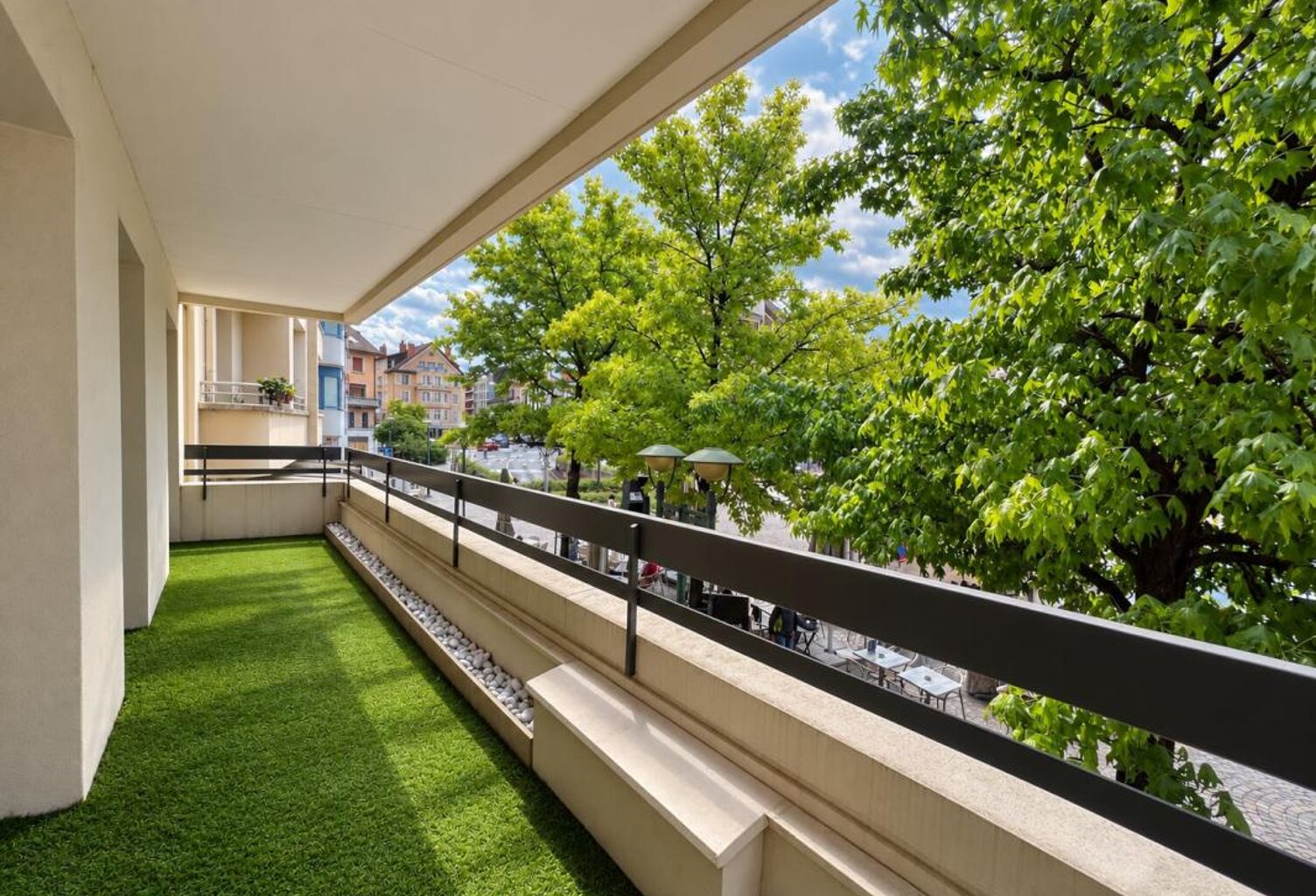 THONON-LES-BAINS – PLACE DES ARTS – Appartement T5 de 97 m² avec balcon, garage et cave — photo 1