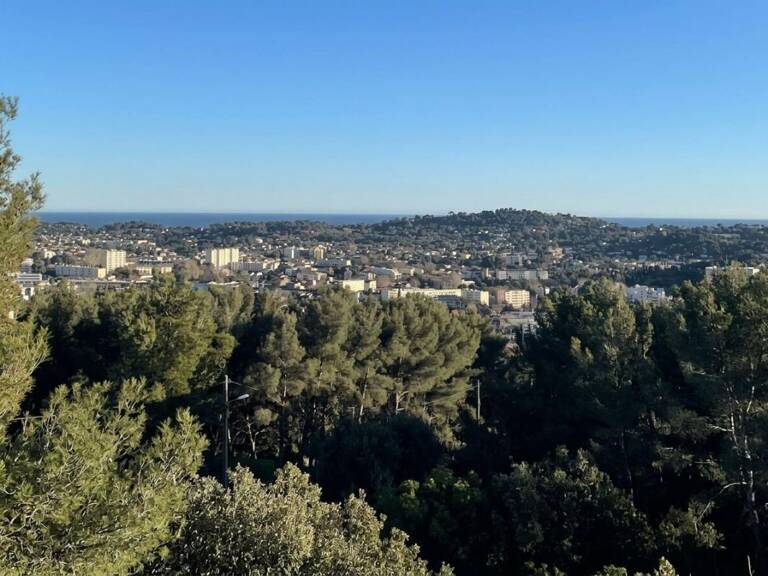 À LOUER MEUBLÉ – T2 BIS AVEC VUE MER & GARAGE – TOULON EST (ORTOLAN)   — photo 1