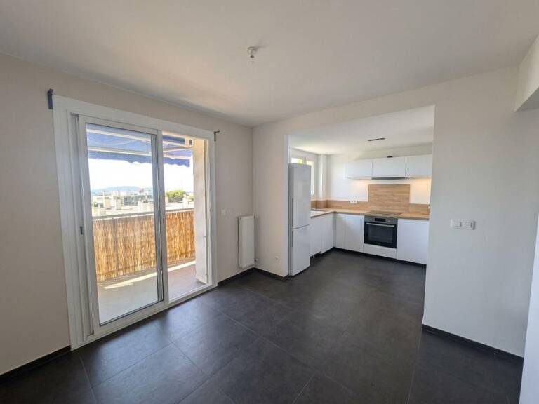   À LOUER – T2 BIS VUE MER AVEC CLIM, BALCONS, GARAGE & CAVE – TOULON EST (ORTOLAN)   — photo 1
