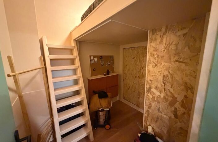 TRINITÉ / COQ D’INDE – PÉPITE EN REZ-DE-CHAUSSÉE SUR COUR AU CALME ABSOLU — photo 5