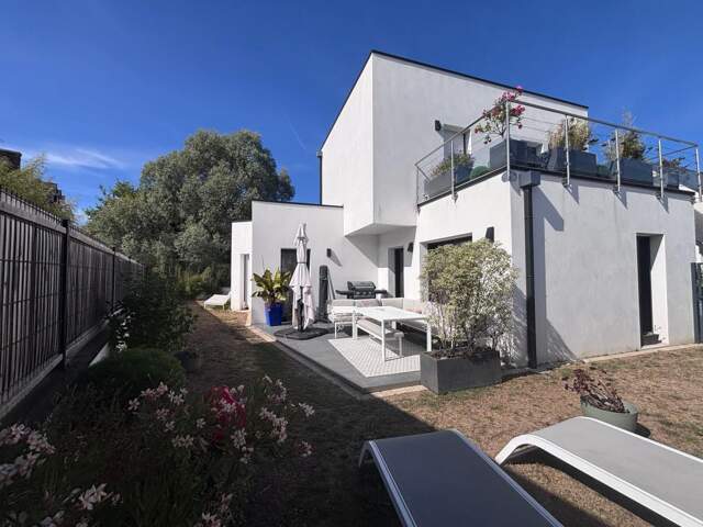 Contemporaine de 2021 - 120m2 - Trois chambres et un studio — photo du bien