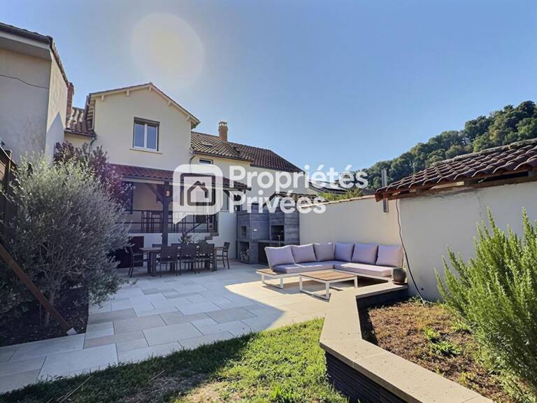 Maison T6/7 d'env. 165m² située au calme avec 4/5 ch., 2 garages fermés et piscine sur PERIGUEUX (24000) — photo 1