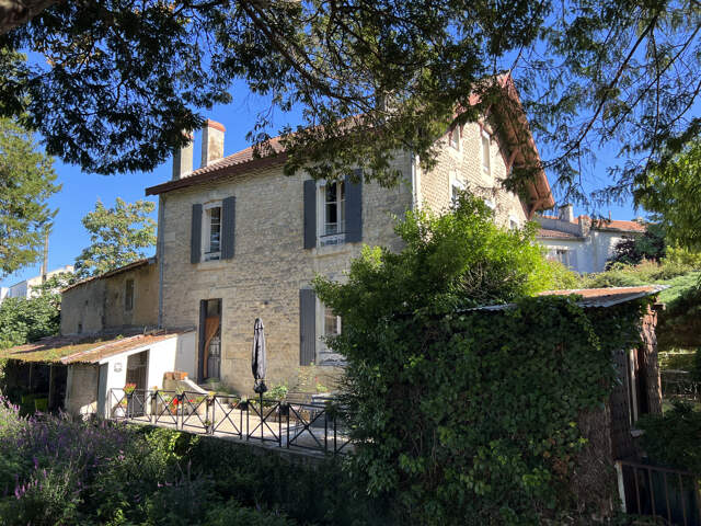Maison atout charme st jean d'Angély — photo du bien